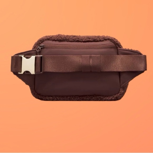Lululemon 2L Brown Sherpa Everywhere Belt Bag in Earth Gold - Picture 2 of 8